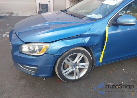 2015 Volvo V60 T5 Premier из США, поврежденный, VIN YV1612SB5F1195849